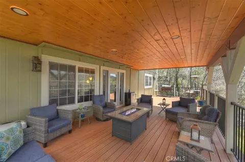 Exterior - 28669 Teton Ln, Lake Arrowhead, CA 92352 photo 9 of 12