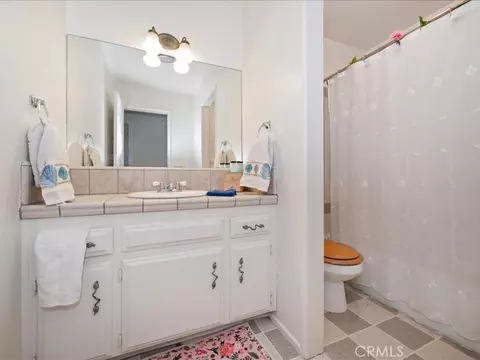 Bath - 28669 Teton Ln, Lake Arrowhead, CA 92352 photo 2 of 4
