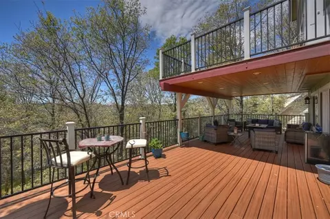 Exterior - 28669 Teton Ln, Lake Arrowhead, CA 92352 photo 9 of 12