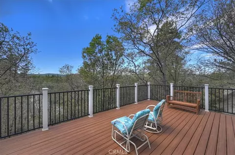 Exterior - 28669 Teton Ln, Lake Arrowhead, CA 92352 photo 2 of 12