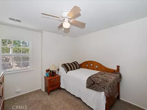 Bedroom - 28669 Teton Ln, Lake Arrowhead, CA 92352 photo 2 of 10