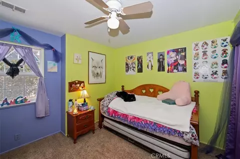 Bedroom - 28669 Teton Ln, Lake Arrowhead, CA 92352 photo 1 of 10