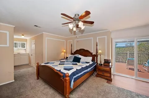 Bedroom - 28669 Teton Ln, Lake Arrowhead, CA 92352 photo 8 of 10