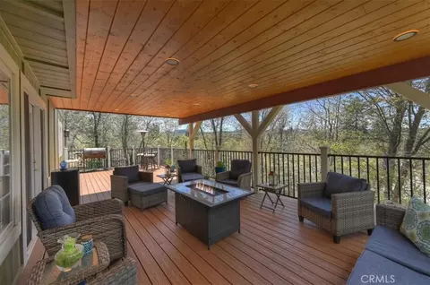 Exterior - 28669 Teton Ln, Lake Arrowhead, CA 92352 photo 6 of 12