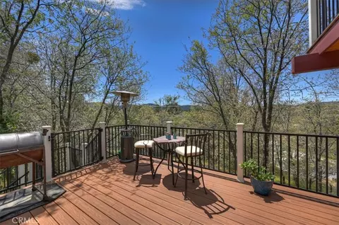 Exterior - 28669 Teton Ln, Lake Arrowhead, CA 92352 photo 7 of 12