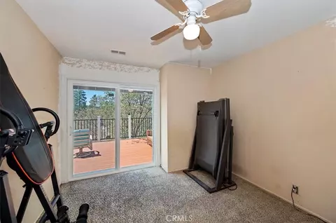 Bedroom - 28669 Teton Ln, Lake Arrowhead, CA 92352 photo 4 of 10