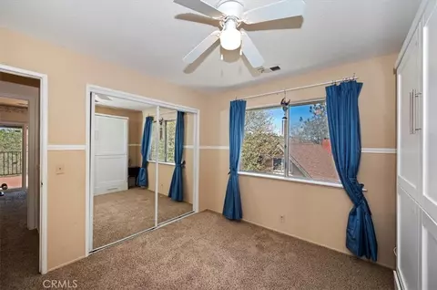 Bedroom - 28669 Teton Ln, Lake Arrowhead, CA 92352 photo 3 of 10