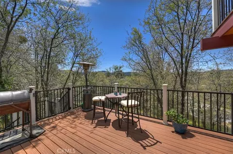 Exterior - 28669 Teton Ln, Lake Arrowhead, CA 92352 photo 8 of 12
