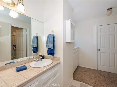 Bath - 28669 Teton Ln, Lake Arrowhead, CA 92352 photo 4 of 4
