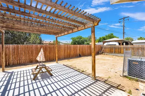 Exterior - 16491 Live Oak, Hesperia, CA 92345 photo 7 of 10