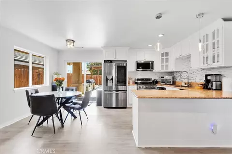 Kitchen - 16491 Live Oak, Hesperia, CA 92345 photo 3 of 4