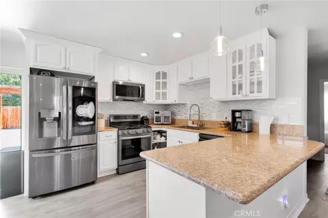 Kitchen - 16491 Live Oak, Hesperia, CA 92345 photo 2 of 4