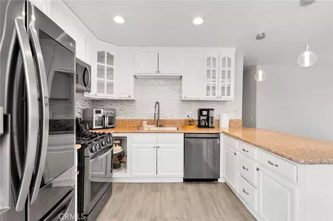 Kitchen - 16491 Live Oak, Hesperia, CA 92345 photo 1 of 4