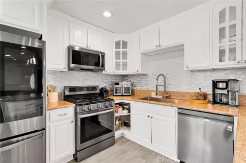 Kitchen - 16491 Live Oak, Hesperia, CA 92345 photo 4 of 4