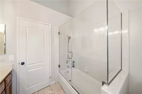 Bath - 1901 Praed, Riverside, CA 92503 photo 1 of 2