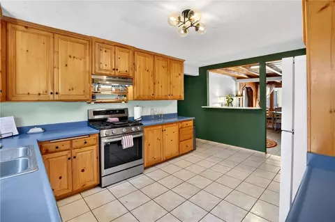 Kitchen - 336 Lovers, Cedarpines Park, CA 92322 photo 2 of 2