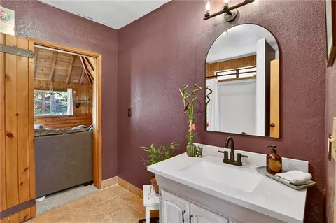 Bath - 336 Lovers, Cedarpines Park, CA 92322 photo 1 of 4