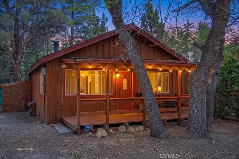 451 Cedar Ln, Sugarloaf, CA 92386