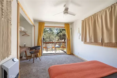 Bedroom - 451 Cedar Ln, Sugarloaf, CA 92386 photo 4 of 5