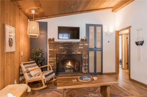 Living - 451 Cedar Ln, Sugarloaf, CA 92386 photo 5 of 8