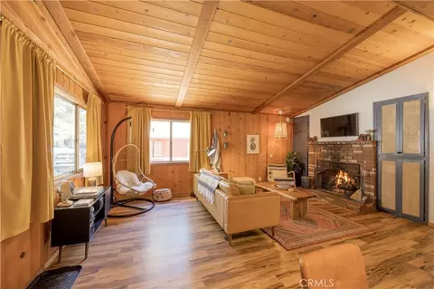 Living - 451 Cedar Ln, Sugarloaf, CA 92386 photo 6 of 8