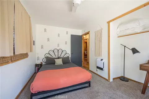 Bedroom - 451 Cedar Ln, Sugarloaf, CA 92386 photo 5 of 5