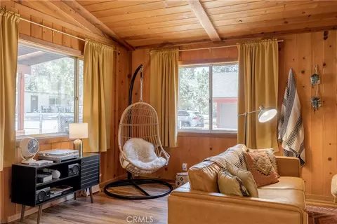 Living - 451 Cedar Ln, Sugarloaf, CA 92386 photo 4 of 8