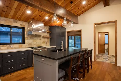 Kitchen - 42763 Cedar Ave, Big Bear Lake, CA 92315 photo 9 of 10