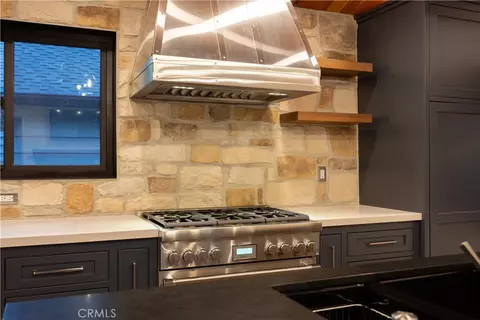 Kitchen - 42763 Cedar Ave, Big Bear Lake, CA 92315 photo 7 of 10