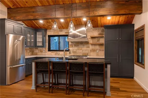 Kitchen - 42763 Cedar Ave, Big Bear Lake, CA 92315 photo 3 of 10