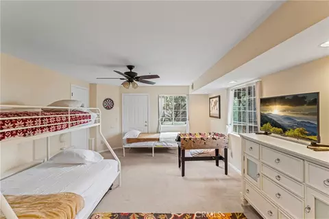 Bedroom - 1285 Yukon Dr, Lake Arrowhead, CA 92352 photo 4 of 5