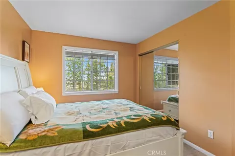 Bedroom - 1285 Yukon Dr, Lake Arrowhead, CA 92352 photo 2 of 5