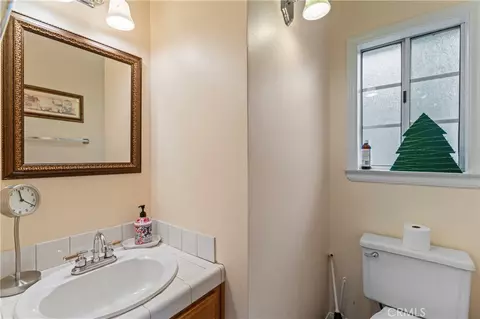 Bath - 1285 Yukon Dr, Lake Arrowhead, CA 92352 photo 1 of 3