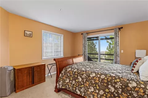 Bedroom - 1285 Yukon Dr, Lake Arrowhead, CA 92352 photo 1 of 5