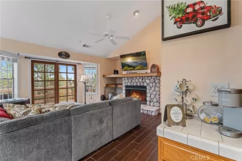 Living - 1285 Yukon Dr, Lake Arrowhead, CA 92352 photo 3 of 3