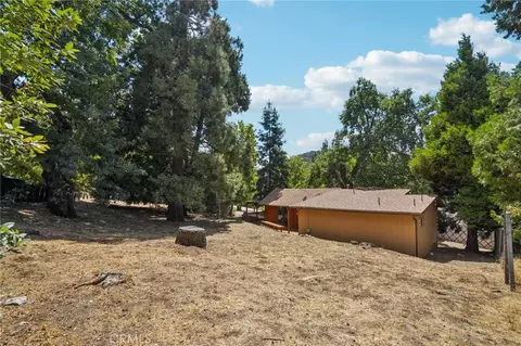 Exterior - 39370 Clearwater Dr, Yucaipa, CA 92399 photo 8 of 11