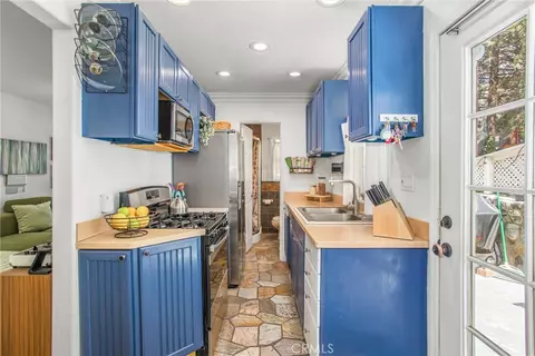 Kitchen - 39429 Canyon Dr, Forest Falls, CA 92339 photo 1 of 2
