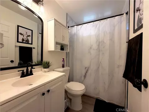Bath - 7085 Tamarisk, Yucca Valley, CA 92284 photo 1 of 1
