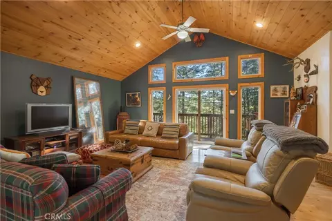 Living - 238 Shasta Dr, Lake Arrowhead, CA 92352 photo 2 of 5