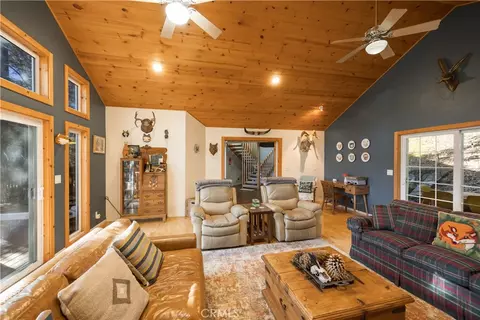 Living - 238 Shasta Dr, Lake Arrowhead, CA 92352 photo 4 of 5