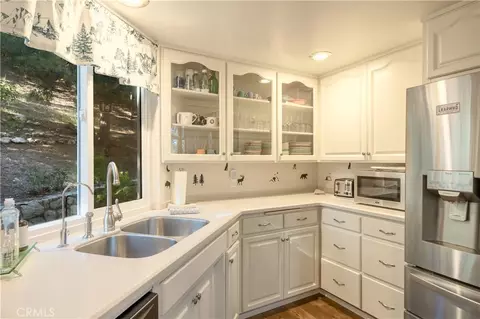 Kitchen - 238 Shasta Dr, Lake Arrowhead, CA 92352 photo 4 of 4