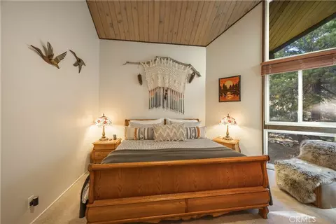 Bedroom - 238 Shasta Dr, Lake Arrowhead, CA 92352 photo 5 of 7