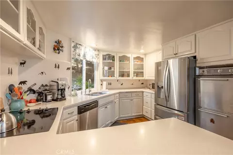 Kitchen - 238 Shasta Dr, Lake Arrowhead, CA 92352 photo 2 of 4
