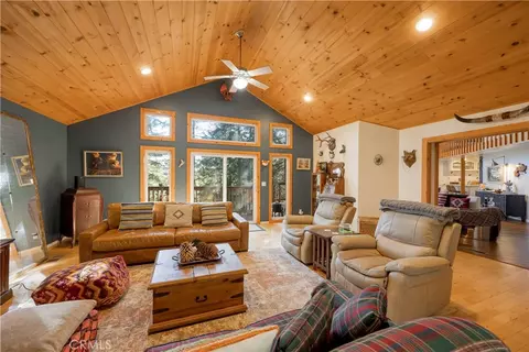 Living - 238 Shasta Dr, Lake Arrowhead, CA 92352 photo 3 of 5
