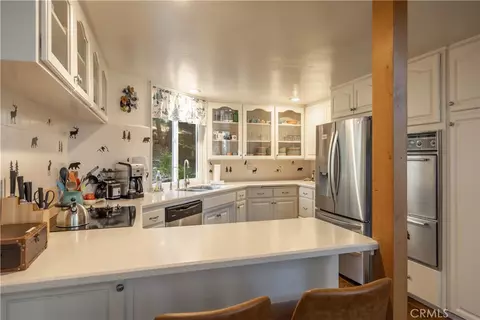 Kitchen - 238 Shasta Dr, Lake Arrowhead, CA 92352 photo 1 of 4