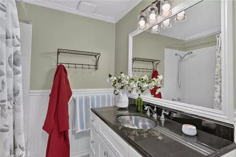 Bath - 202 Maple Dr, Lake Arrowhead, CA 92352 photo 1 of 5