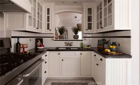 Kitchen - 202 Maple Dr, Lake Arrowhead, CA 92352 photo 4 of 5