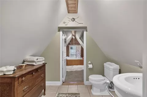 Bath - 202 Maple Dr, Lake Arrowhead, CA 92352 photo 3 of 5