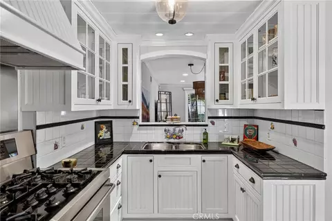 Kitchen - 202 Maple Dr, Lake Arrowhead, CA 92352 photo 3 of 5