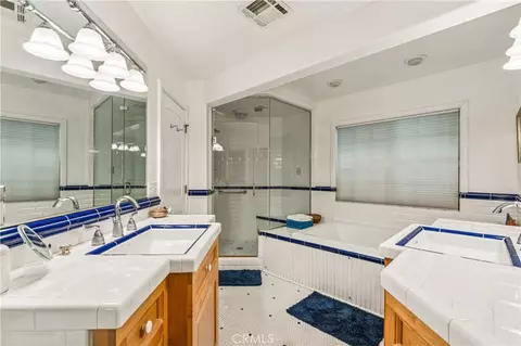 Bath - 28971 N Shore Rd, Lake Arrowhead, CA 92352 photo 1 of 4